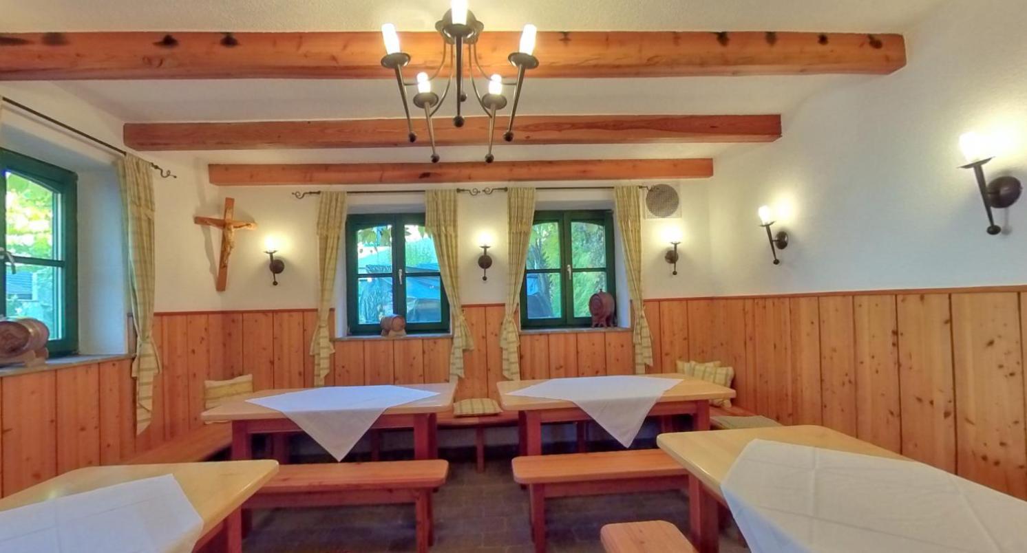 Hotel-Restaurant-Vinothek Felix Sommer Auersthal Εξωτερικό φωτογραφία