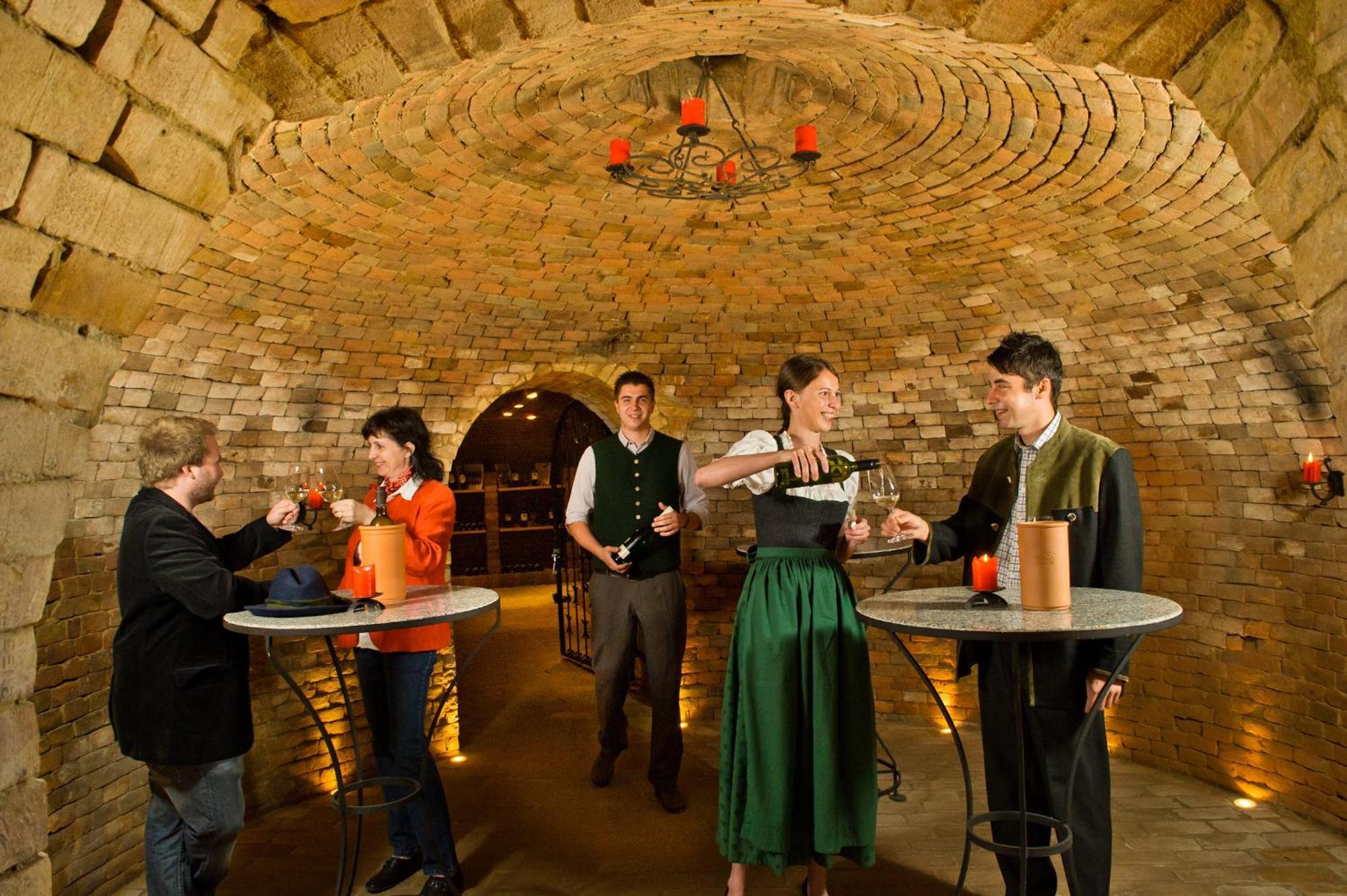 Hotel-Restaurant-Vinothek Felix Sommer Auersthal Εξωτερικό φωτογραφία
